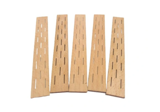 1x Dřevěný knot plochý s prořezy - buk 140/12mm